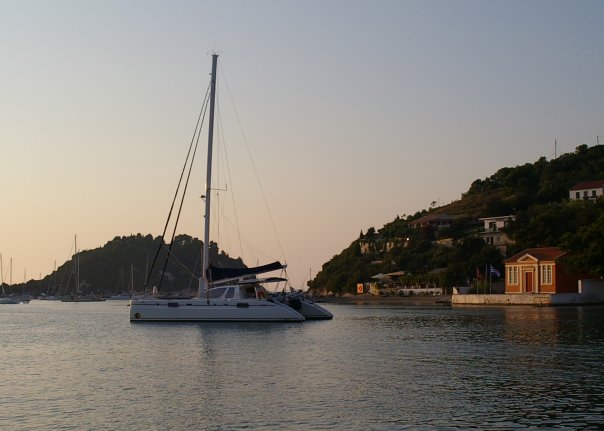 Catamaran FOLLIA -  At Anchor