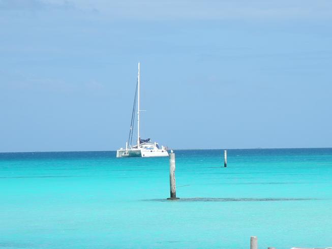 Catamaran FOLLIA -  Follia in Tuamotu Islands