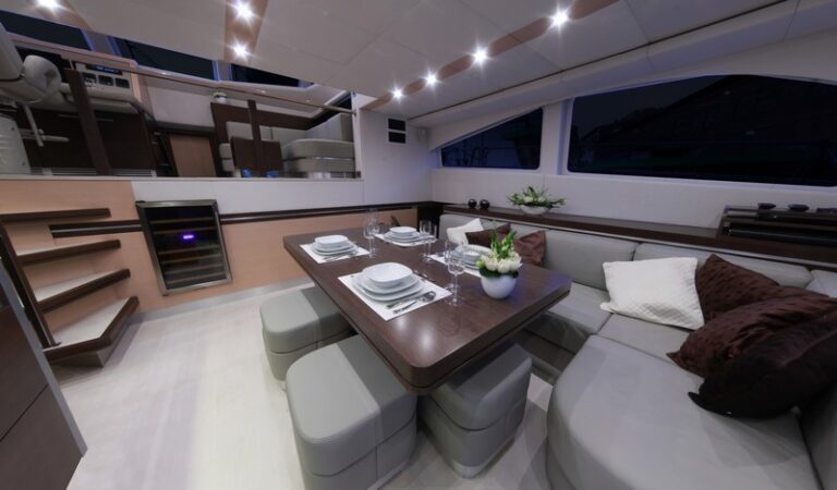 Catamaran FOREVER - Salon Dining