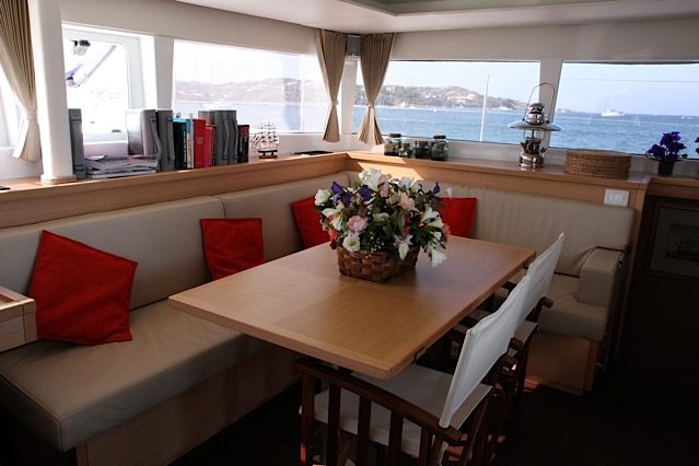 Catamaran OKEANOS - Salon Dining