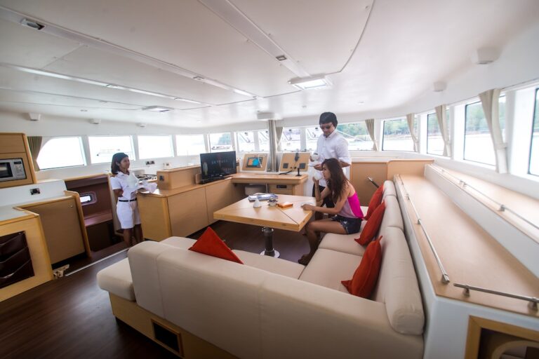 Catamaran SEA SPIRIT -  Main Salon 2