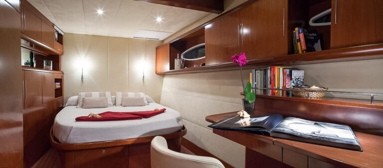 Catamaran WHALE - 015