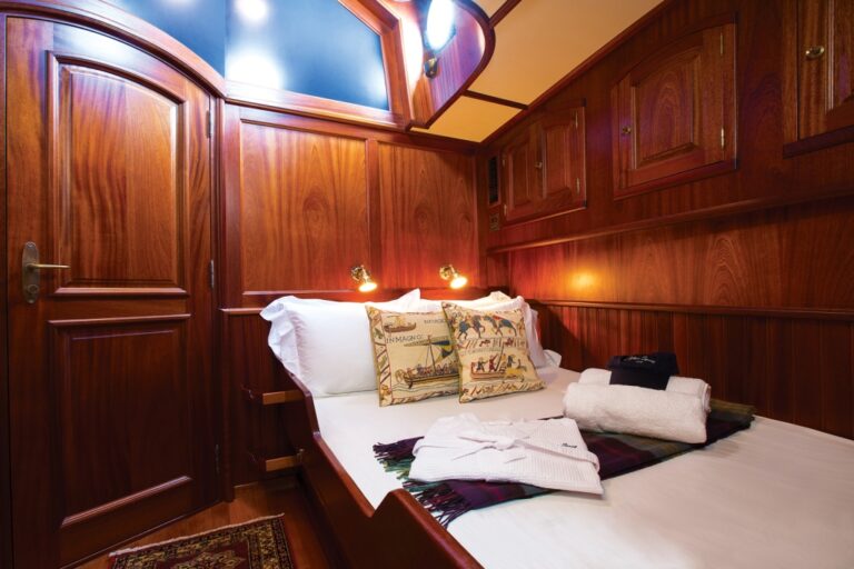Classic SY SILVER SPRAY - Double cabin