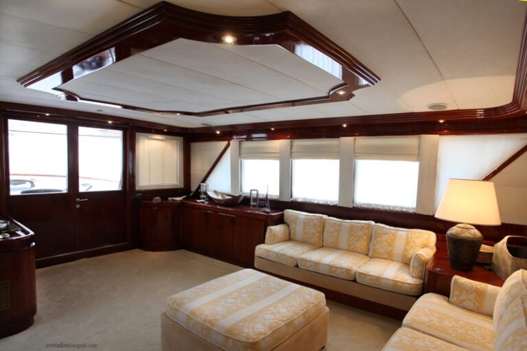 Classic Yacht HATHOR -  Salon 2
