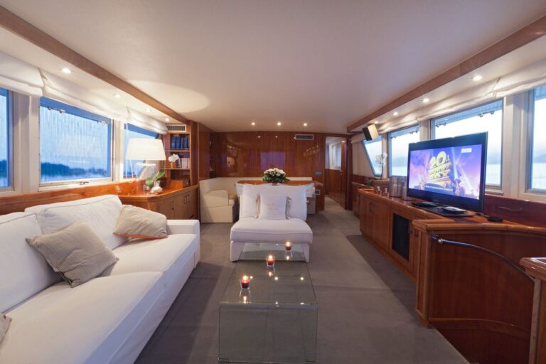 Classic yacht DUNE - Main Salon