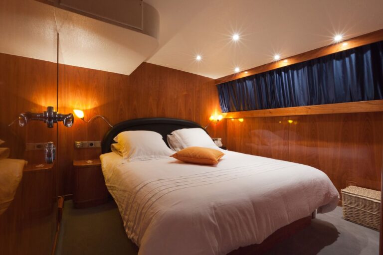 Classic yacht DUNE - VIP Cabin