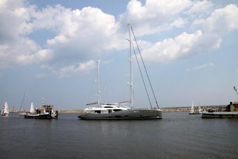 Conrad 115 Yacht Lunar - Hauling