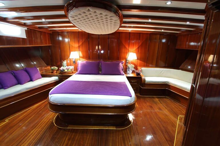 Double Cabin Forward