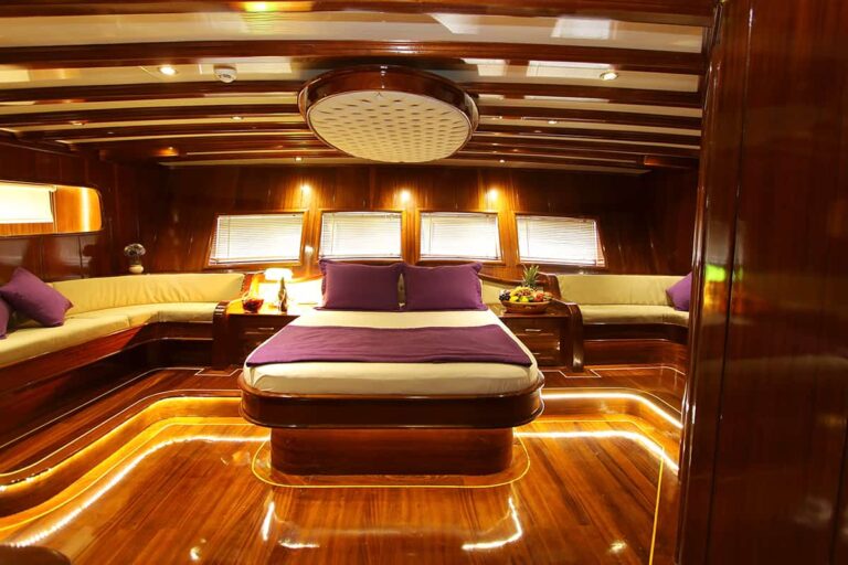 Aft cabin