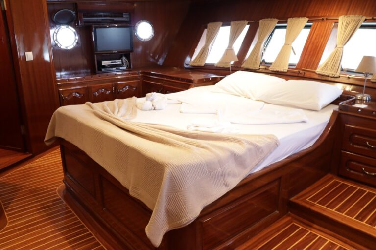 Aft master cabin