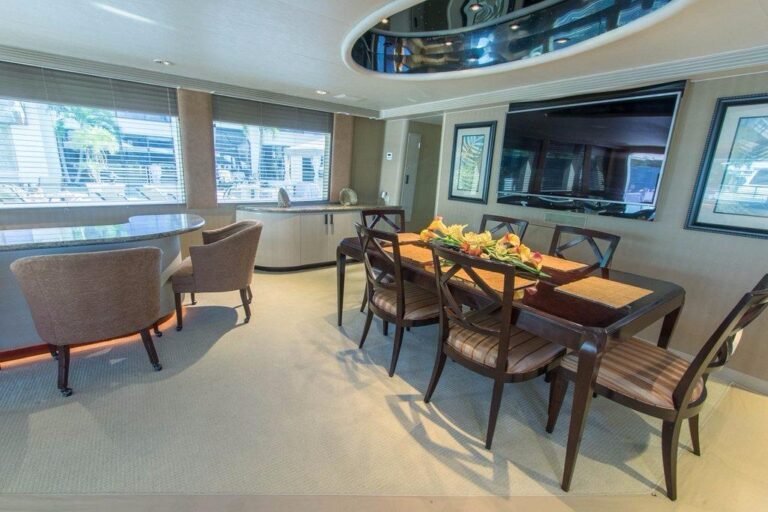 DINE AREA