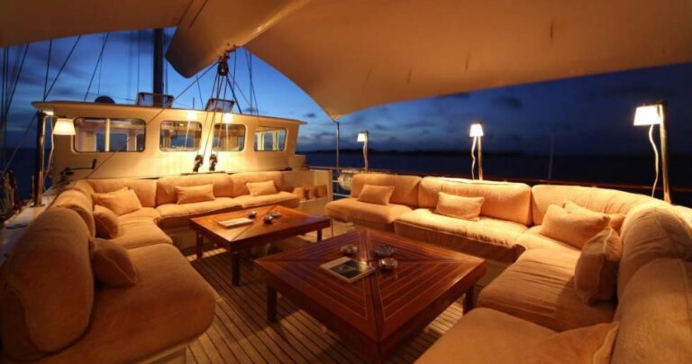 DIONE STAR - Upper deck lounge