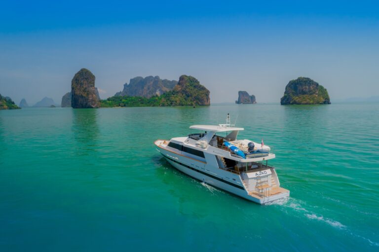 27m Motor Yacht AJAO - Stern view