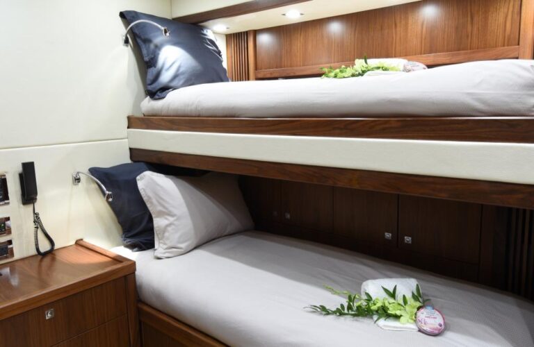 DOUBLE D - Twin with upper bunk