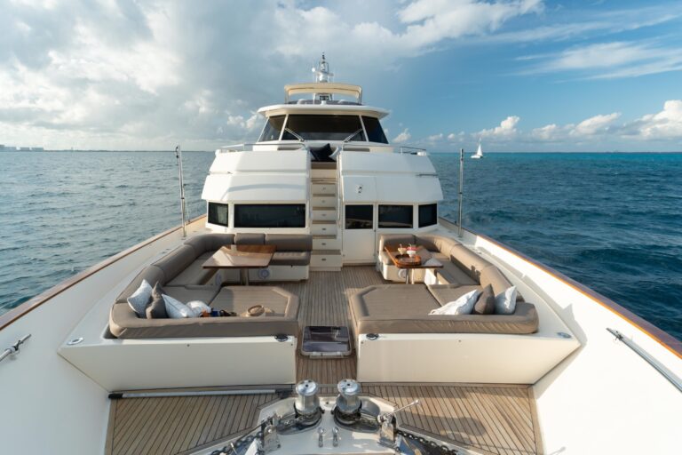 Foredeck looking aft