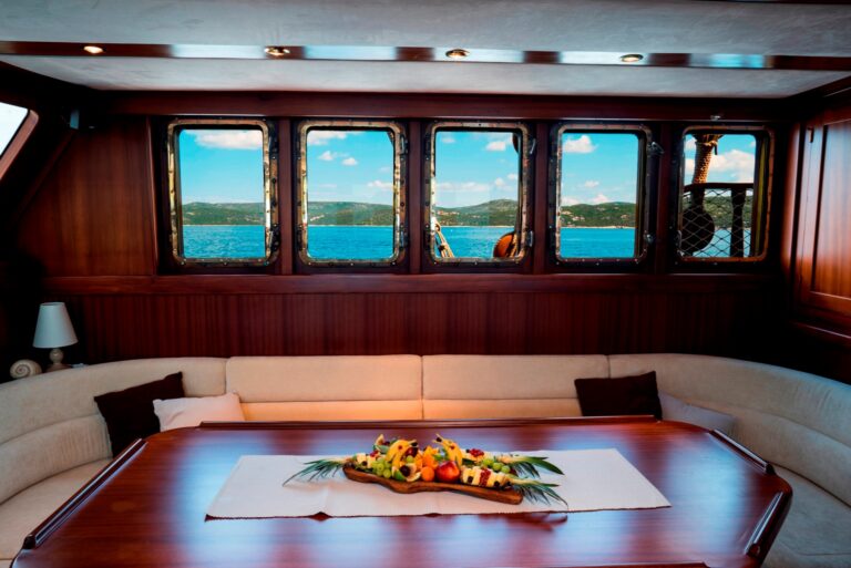 Main salon and formal dining