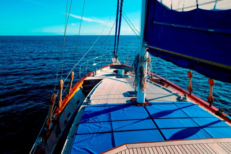 Foredeck sunpads