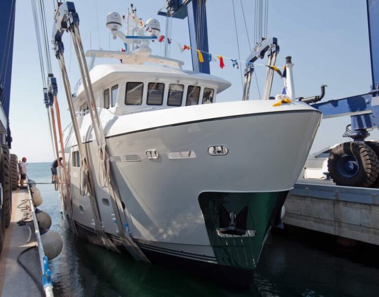 Darwin Class 86 luxury motor yacht PERCHERON by CdM Yachts