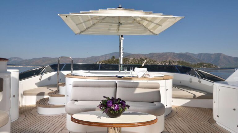 Deck Jacuzzi