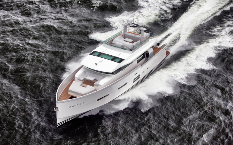 Delta 88 IPS superyacht - upview