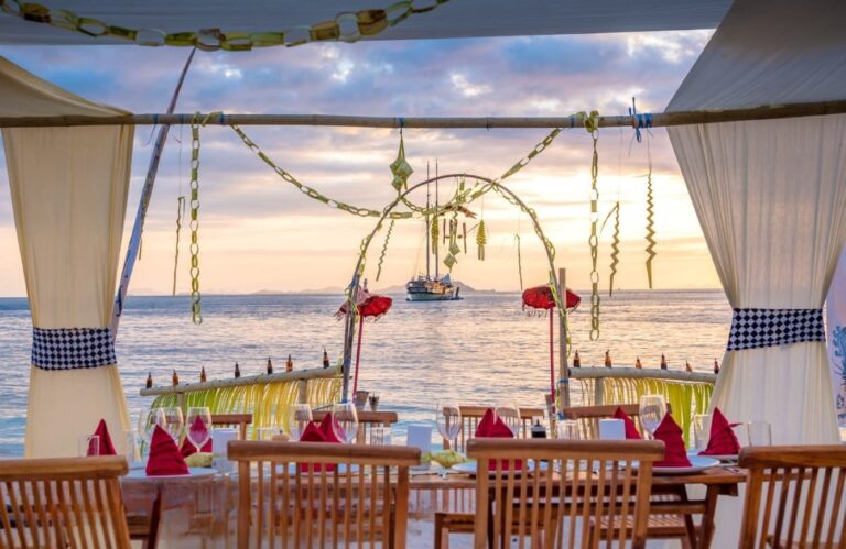 Dining In Beach