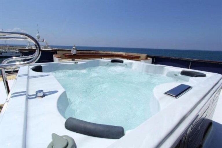 Donna Del Mare Jacuzzi