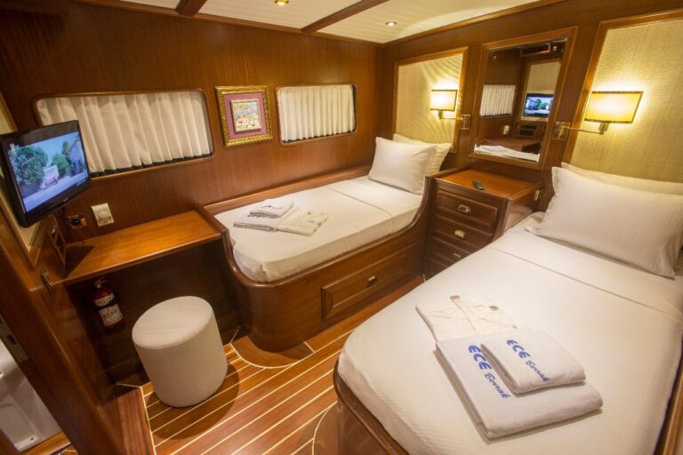Twin cabin