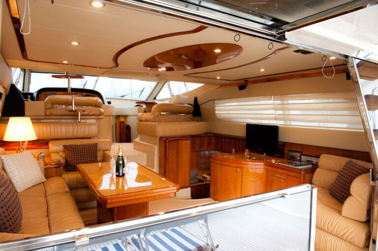 ESPERANCE III - Salon looking forward