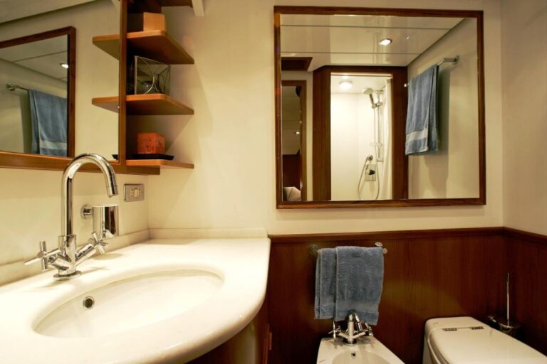 Eta Bathroom 2