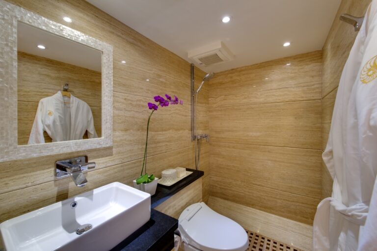 Expedition yacht SALILA -  Guest Ensuite 2