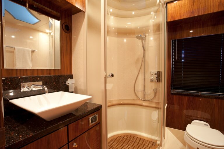 Failrline Squadron 78 XKE - VIP Bathroom