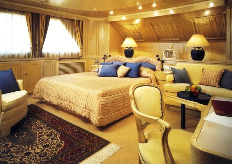 Feadship MONACO - Master Cabin