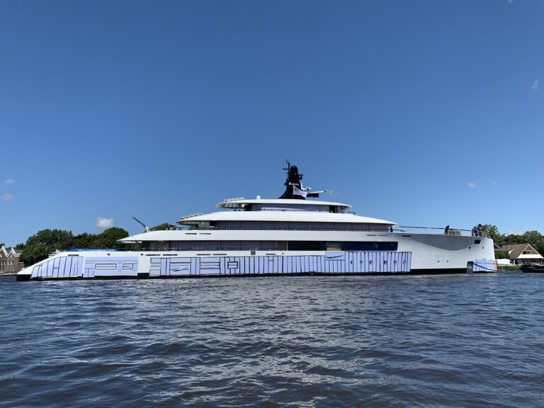 Feadship-Project 818 - Side View