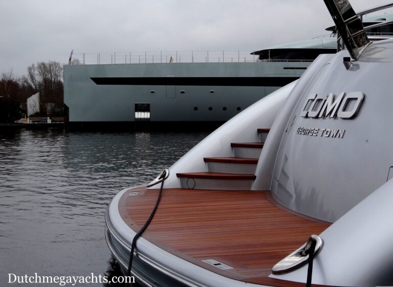 Feadship superyachts SAVANNAH and COMO