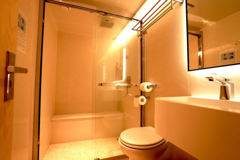 First Floor Lower Deck Tatami Cabin Ensuite