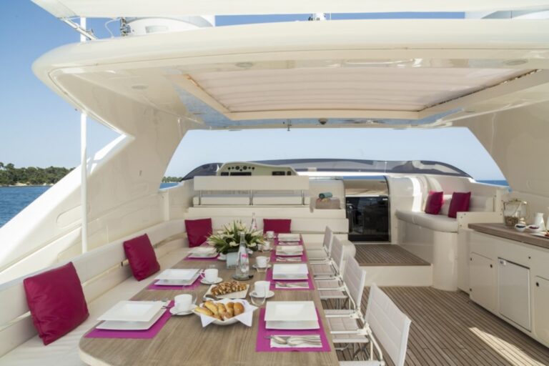 Flybridge Dining And Seating