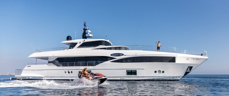 102 Super Yacht WATERMACHINE (sistership)