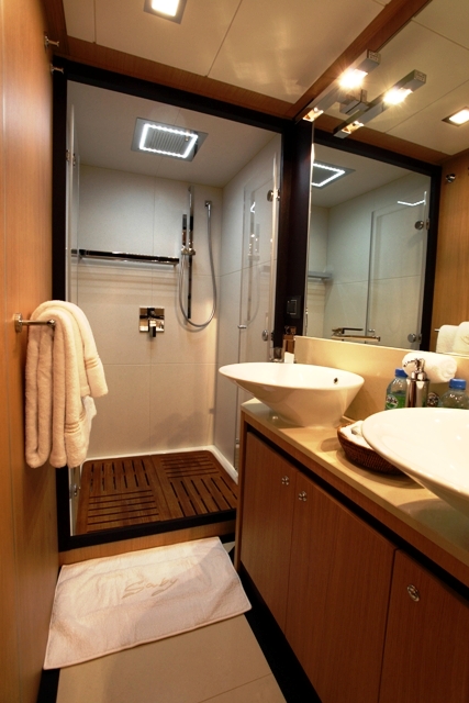 Gaby - bathroom