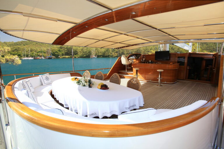 Gulet KAYA GUNERI V - Aft Deck Dining