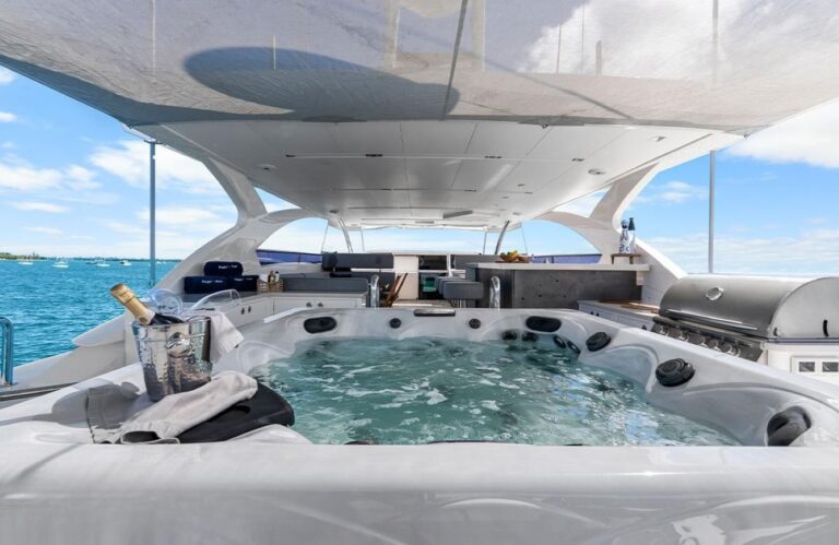 Exterior Sunbathing Area
