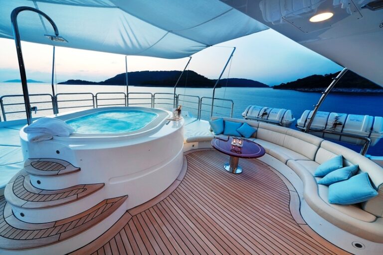 Deck Spa Pool