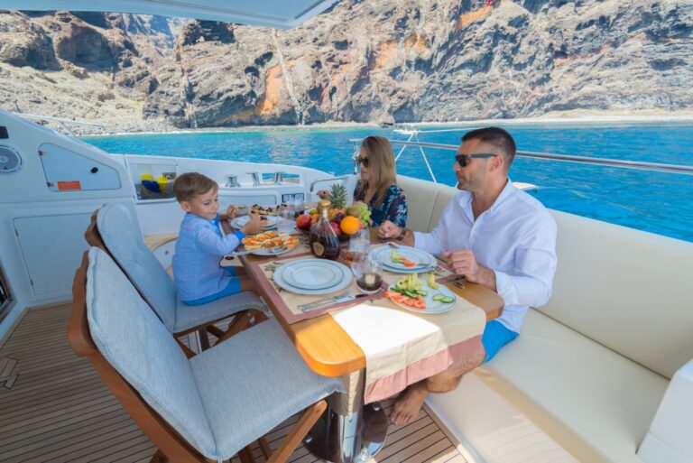 Alfresco dining on the aft deck
