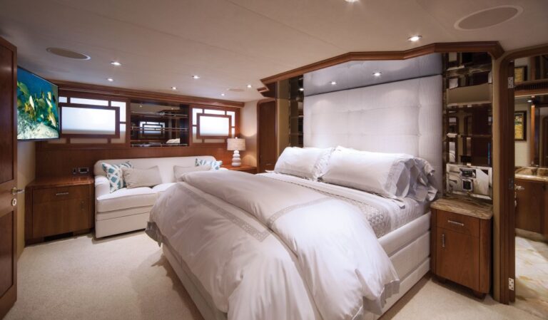 HIGH COTTON - Master Cabin