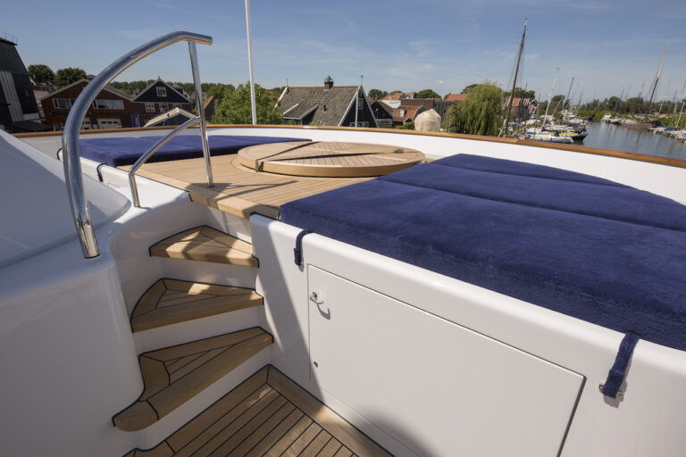 Hakvoort My Soprano sundeck with sun pads
