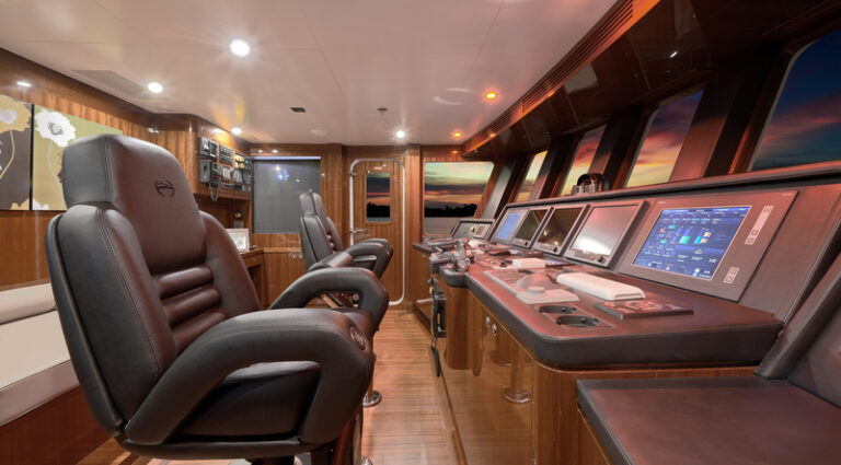 Horizon EP115 Yacht Tango 5 - Wheelhouse