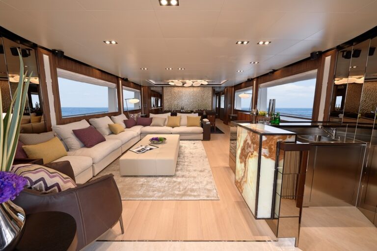 Horizon RP110 superyacht Carnival Liberty 3 - Saloon