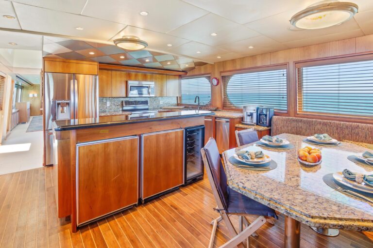 Country galley and dining