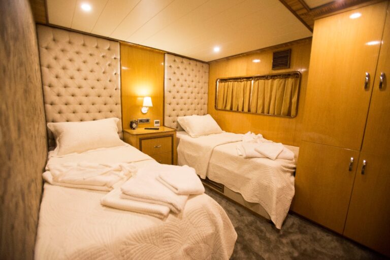 Twin cabin