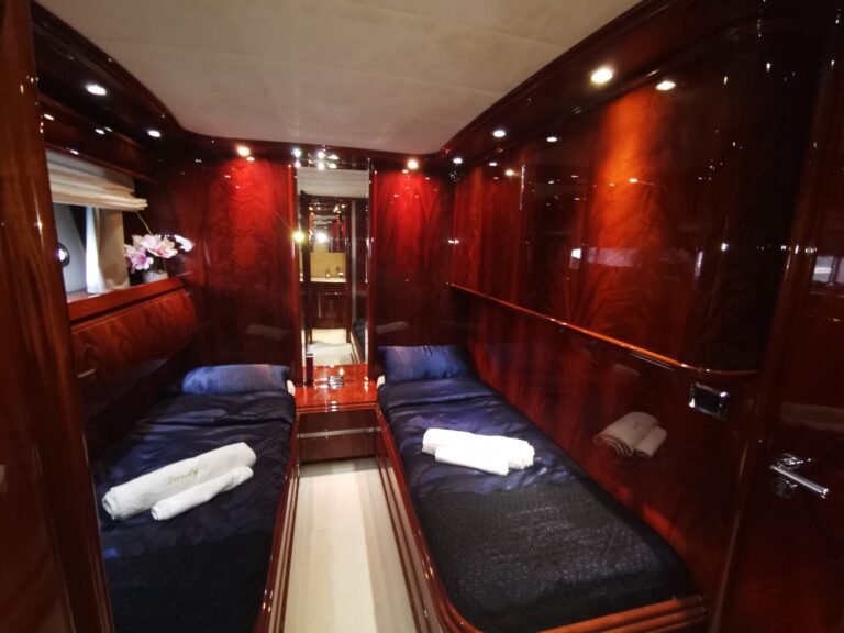 Twin cabin