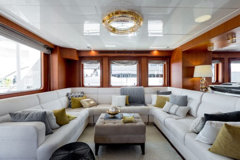 Salon lounge